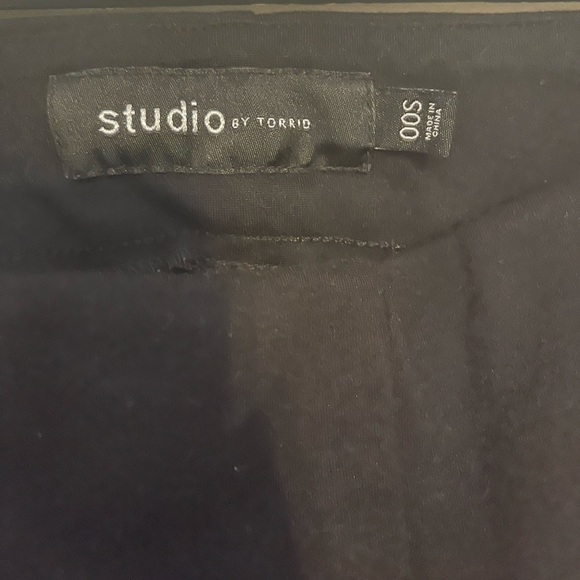 ***CLOSET CLEAROUT***Torrid Studio Pull on Pants Size 10***CLOSET CLEAROUT*** - Picture 3 of 4